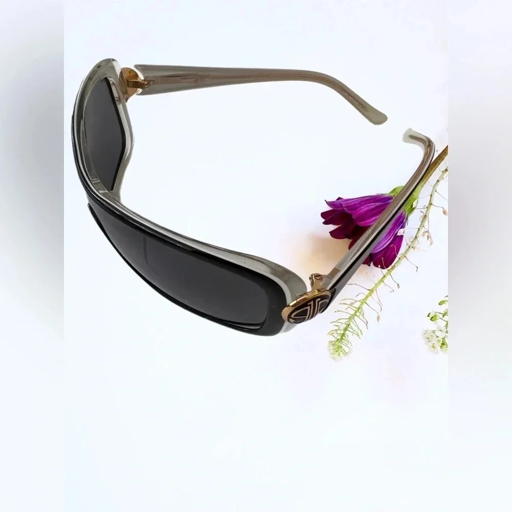 Lilly Pultzer wrap around sunglasses. Lenses has a few small scratches
